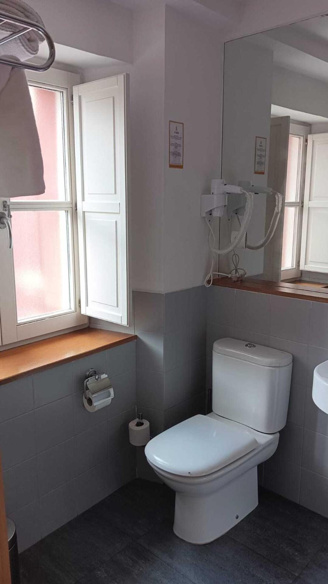 Gastro Hotel La Giraldilla Lierganes Bilik gambar