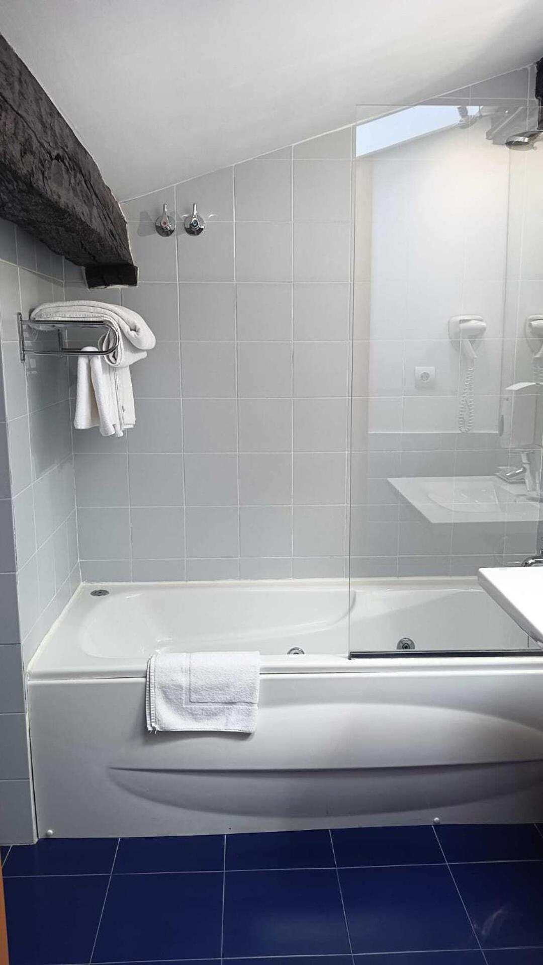 Gastro Hotel La Giraldilla Lierganes Bilik gambar