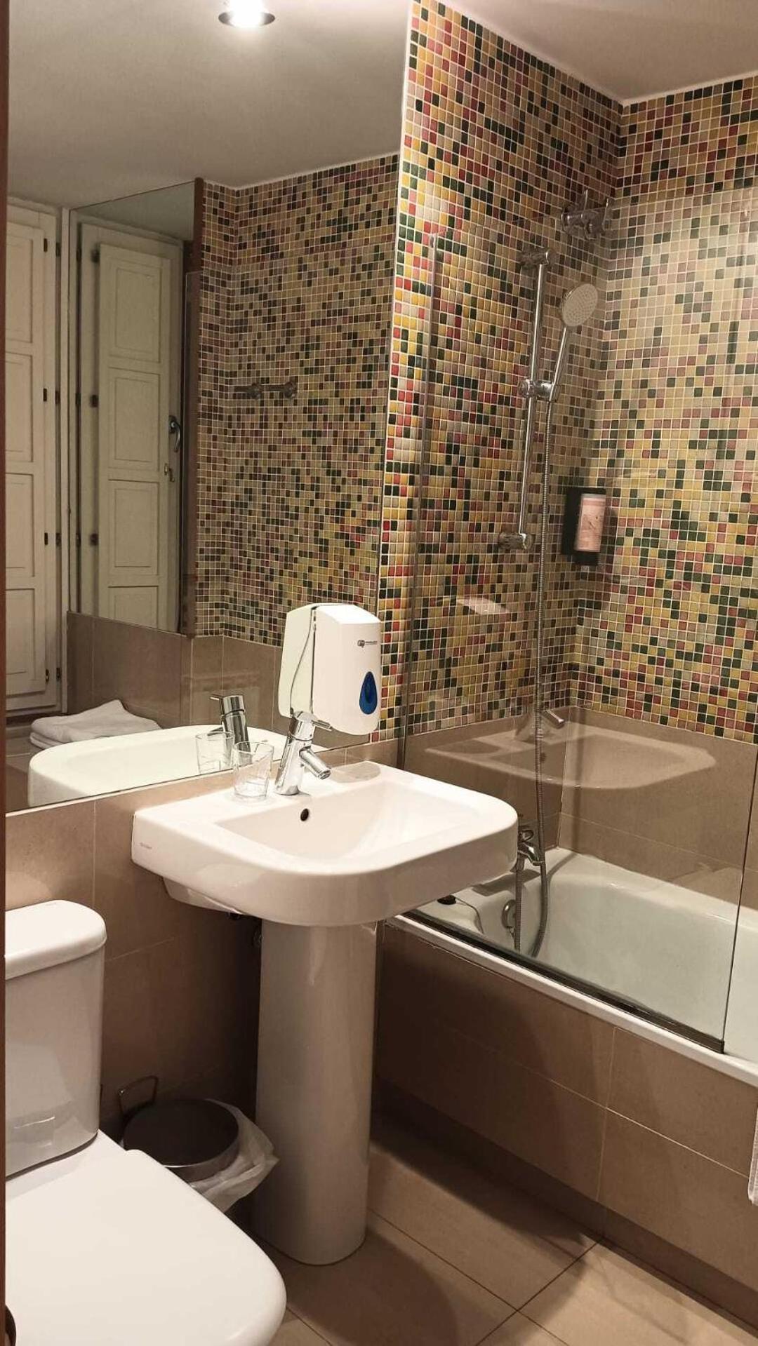 Gastro Hotel La Giraldilla Lierganes Bilik gambar